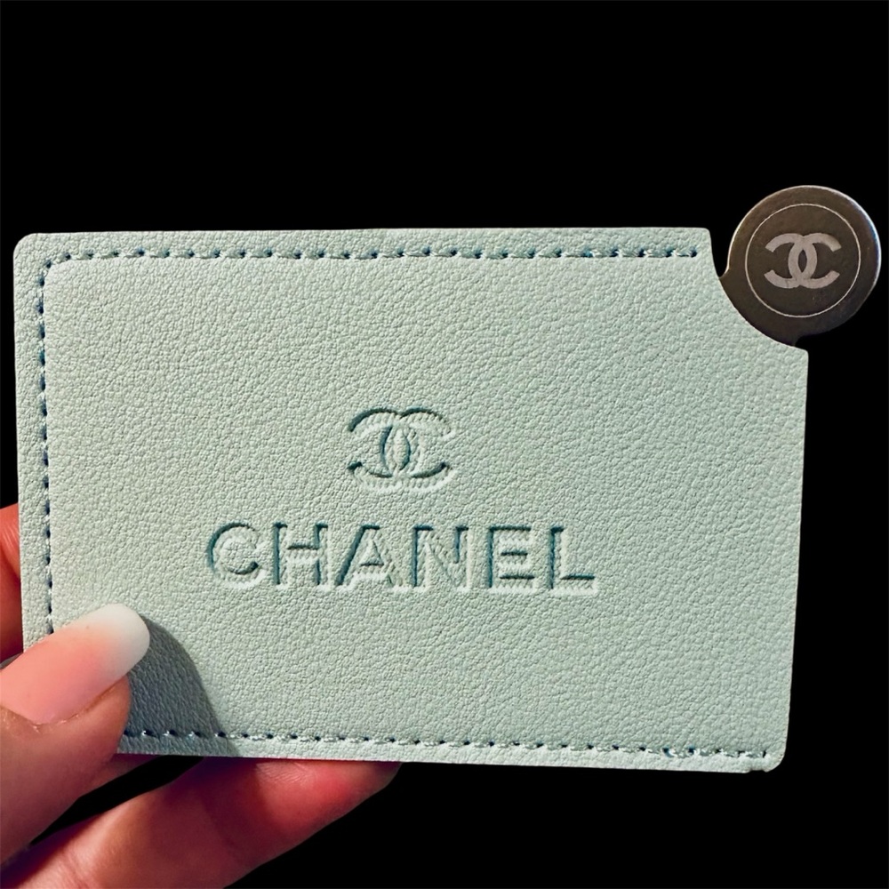 CHANEL Beauty VIP Mirror/Card holder GWP